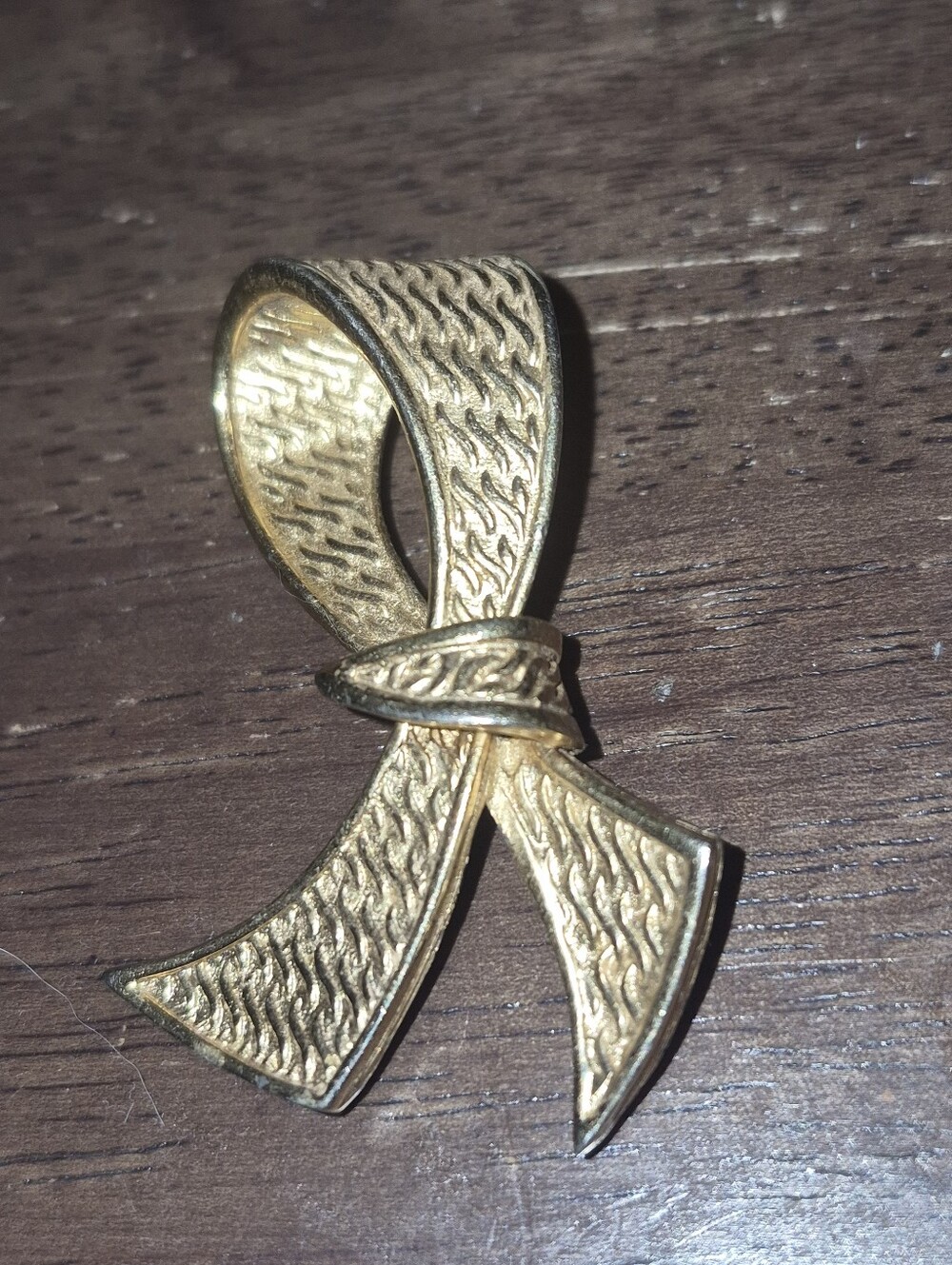Kramer Gold TonebEtched Ribbon Bow Brooch